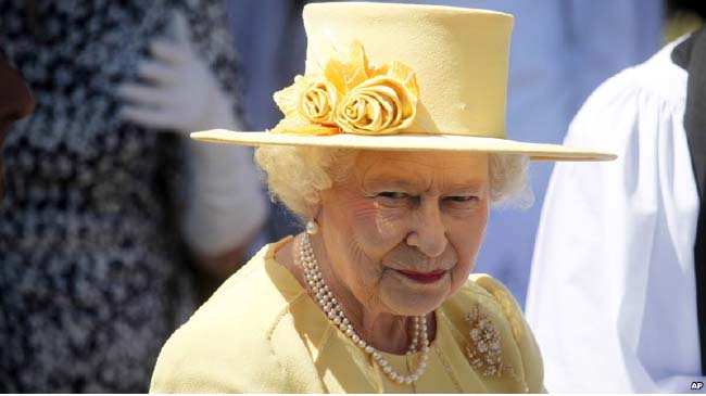 ملکه بریتانیا: بهتر است شمعی افروخت تا تاریکی را نفرین کرد 